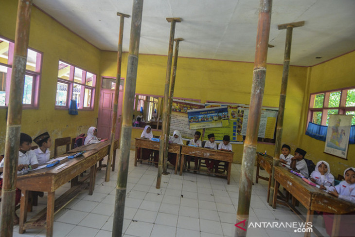 Sekolah rusak di Tasikmalaya 