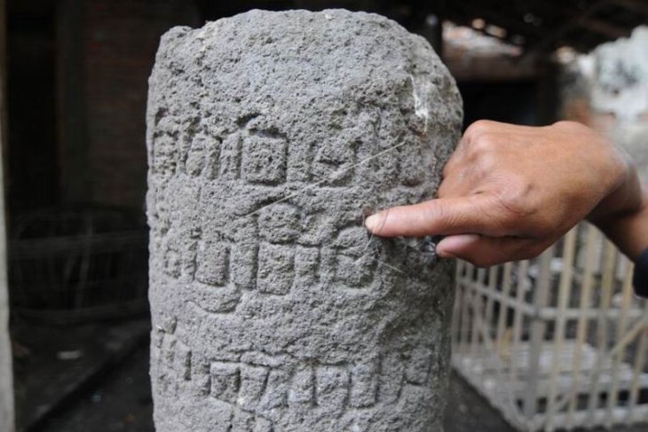 Prasasti lingga anggehan Mataram kuno