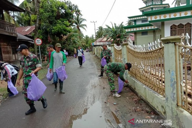 Cegah DBD Koramil Simpur laksanakan gotong royong