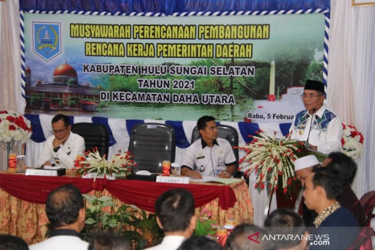 Bupati HSS dorong desa untuk tingkatkan pendapatan dengan Bumdes