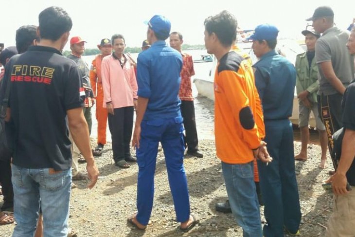 Anak 8 tahun jatuh di pelabuhan penyeberangan Teluk Batang