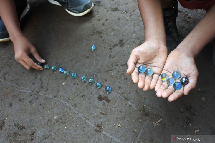 Permainan tradisional kelereng