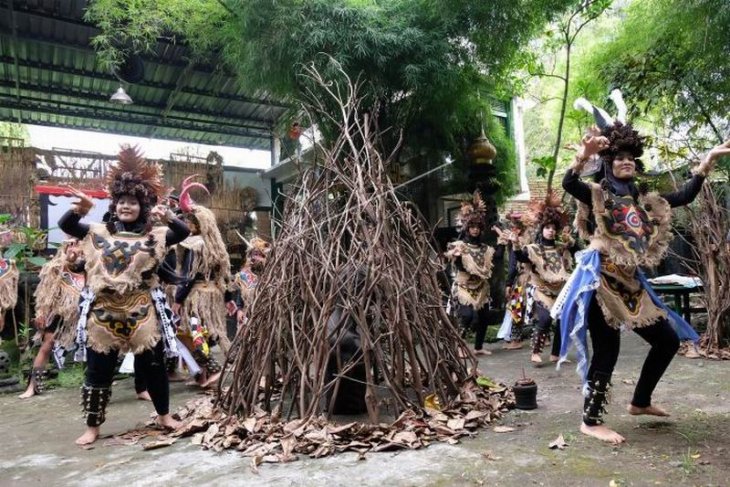 Peringatan satu tahun Museum Lima Gunung