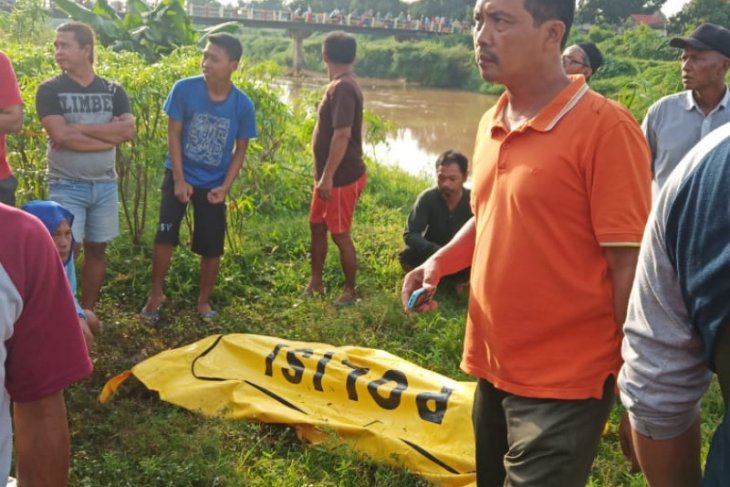 Sopir Grab ditemukan tewas di saluran irigasi
