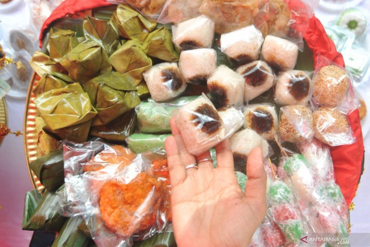 Festival Jajanan Tradisional di Padang dengan tema 'Basamo Manjapuik Salero Lamo'