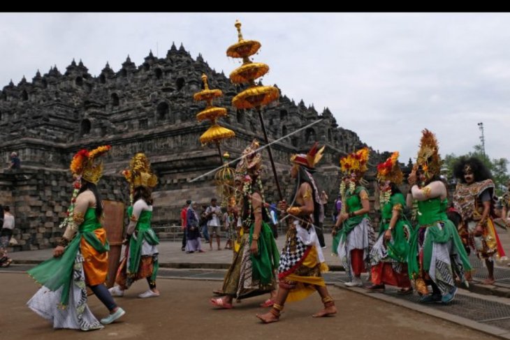 Tradisi ruwat rawat Borobudur