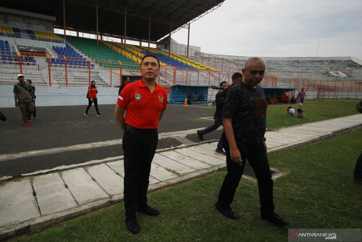 Ketua PSSI inspeksi stadion di Surabaya