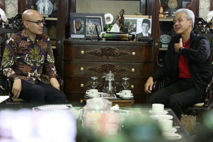 Ganjar ditawari buka warung kopi di Paris