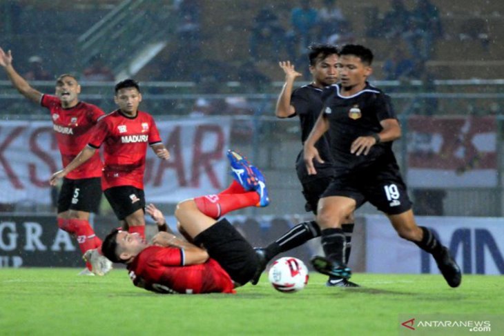 Madura United vs Bhayangkara FC imbang 1-1 di Piala Gubernur Jatim