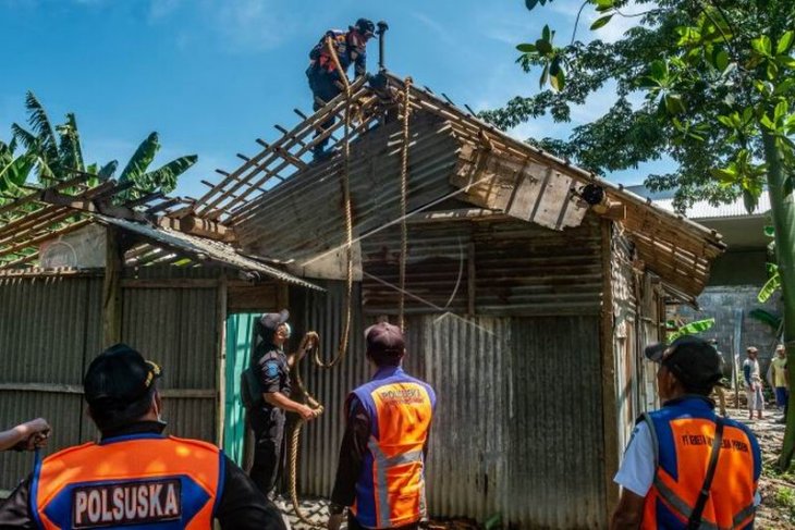 Penertiban bangunan liar di Stasiun Brumbung