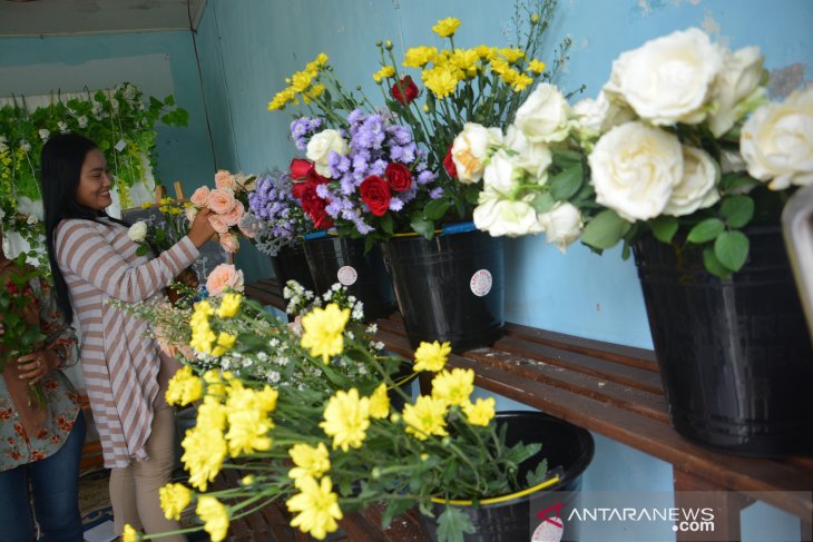 Permintaan buket bunga jelang valentine 