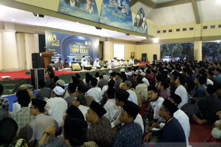 Ratusan santri se-Jawa Madura ikuti bahtsul masail di Ponpes Lirboyo Kediri