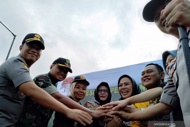 Dua Bupati secara bersama resmikan jembatan Karawang-Bekasi