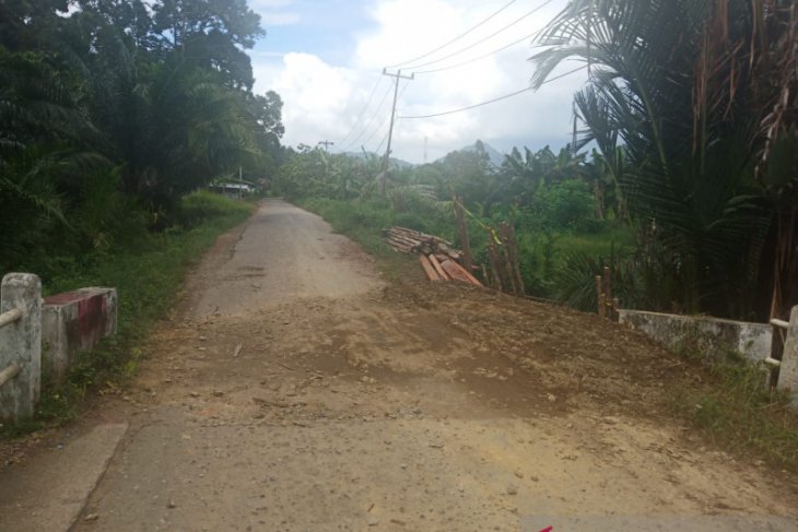 Pemkab Landak respon cepat laporan warga terkait jalan rusak