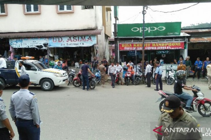 Dishub dan Satpol PP tertibkan parkir liar di Gunungsitoli