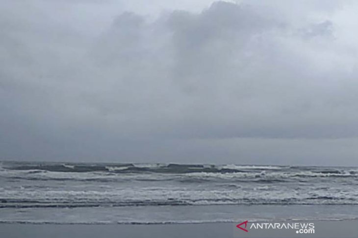 High-wave alert in southern West, Central Java waters, Yogyakarta