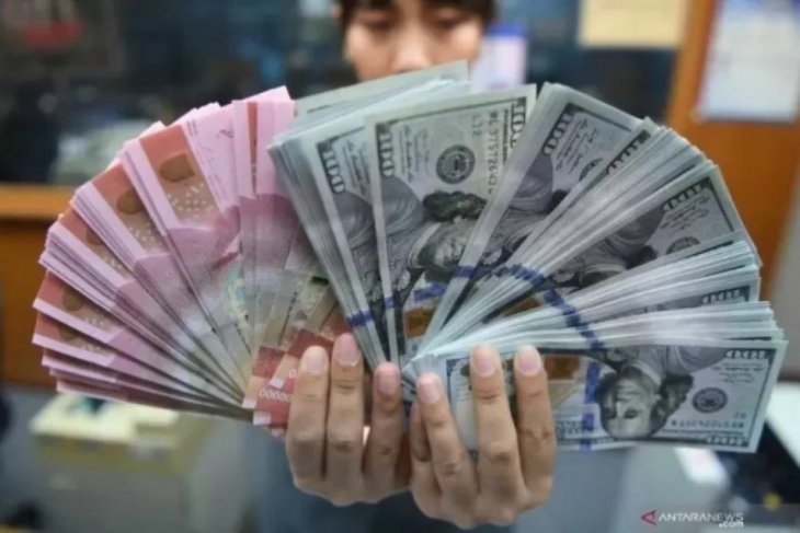 Rupiah terkulai dekati level Rp16.000 per dolar