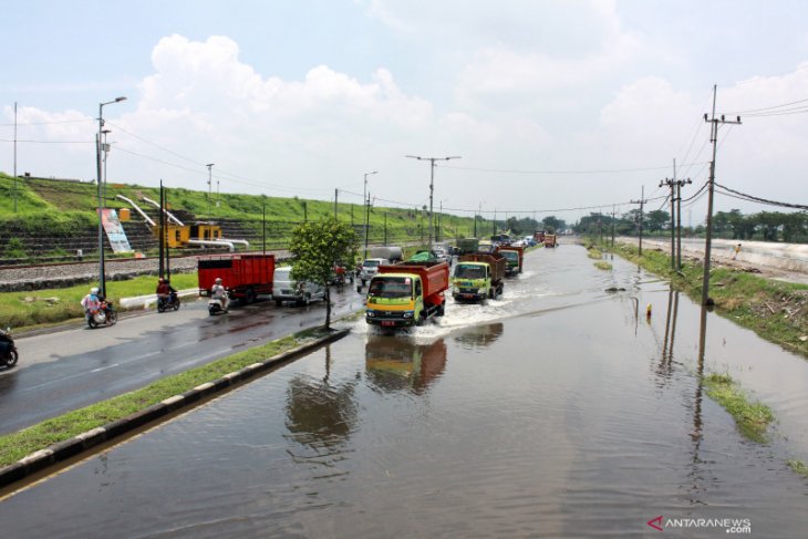 Jalan raya porong banjir