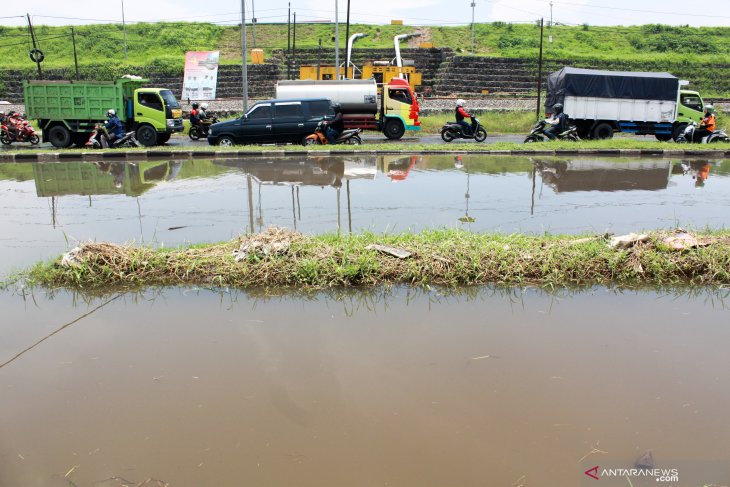 Jalan raya porong banjir