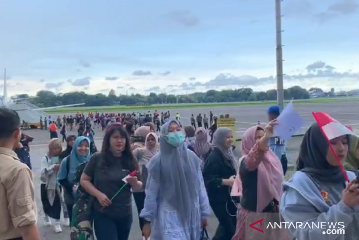 WNI peserta observasi corona tiba di Halim diangkut tiga kloter