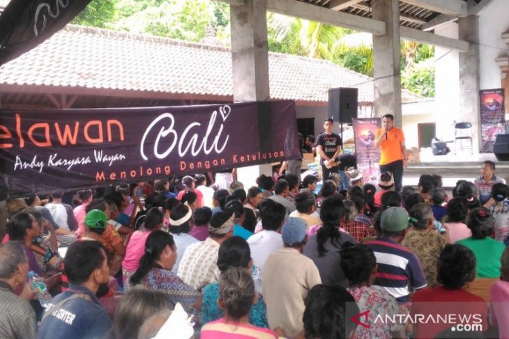 Dinas Sosial Bali bagikan sembako Galungan ke lansia di Karangasem