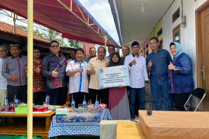 IKA Unpad Banten Bedah Rumah Mak Ati di Tangerang