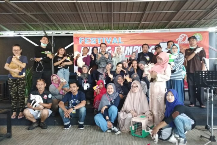 Pemkot Pontianak-Poscar gelar vaksin dan pengobatan gratis pada kucing