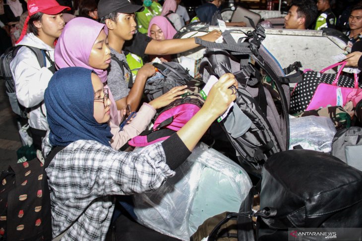 Kedatangan WNI dari Observasi di Natuna