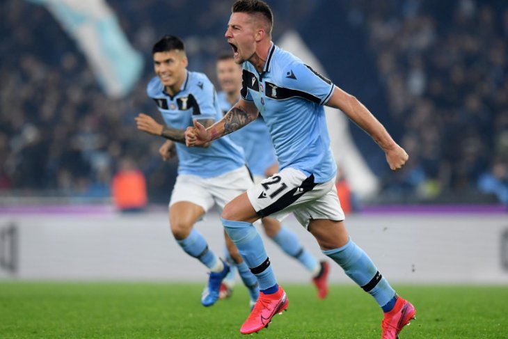 Lazio mendepak Inter dari peringkat kedua
