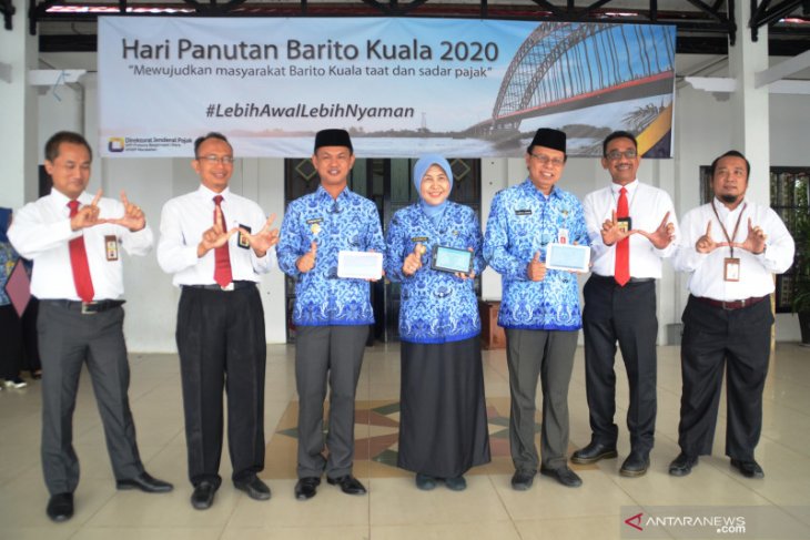 Bupati Berharap ASN pelopor membayar pajak