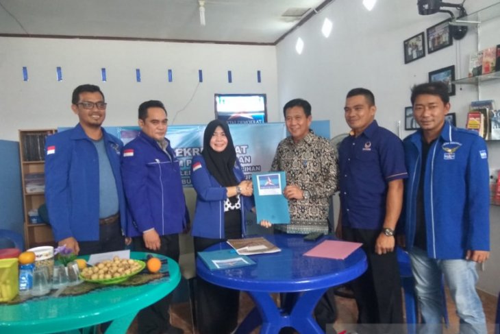 Bupati dan Wabup Bangka Tengah mendaftar di Partai Demokrat