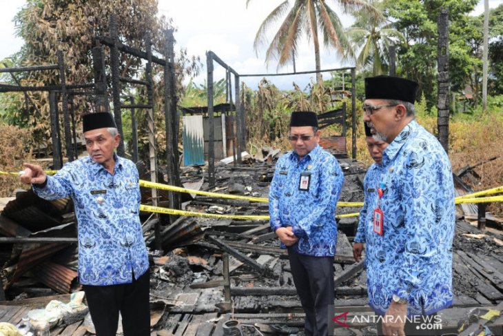 Bupati kunjungi korban kebakaran di Melayu Tengah