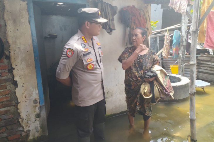 Dinkes Sidoarjo bantu pengobatan korban banjir di Tanggulangin