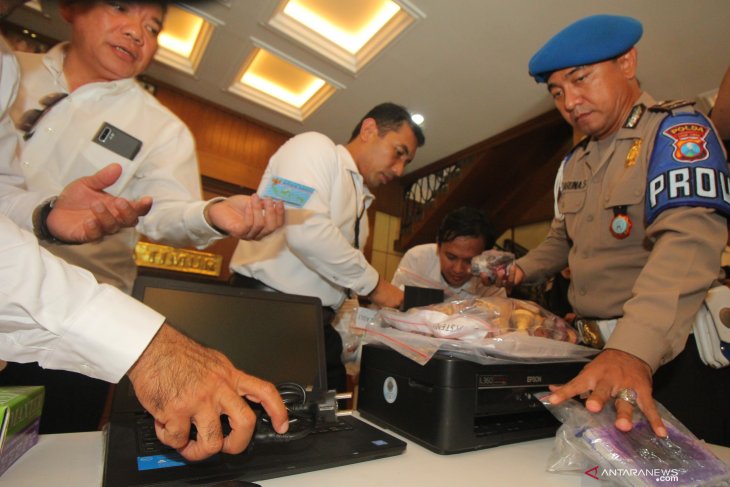 Kasus pembuatan dokumen palsu