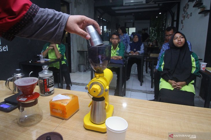 Pelatihan dasar barista bagi penyadang disabilitas