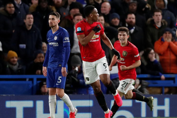 Manchester United curi tiga poin dari Chelsea setelah menang 2-0