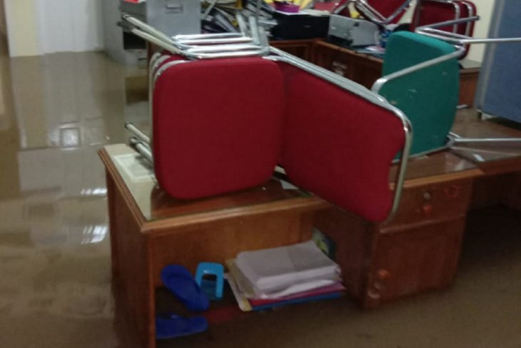 Siswa SMAN 1 Kubung Solok tidak bisa belajar