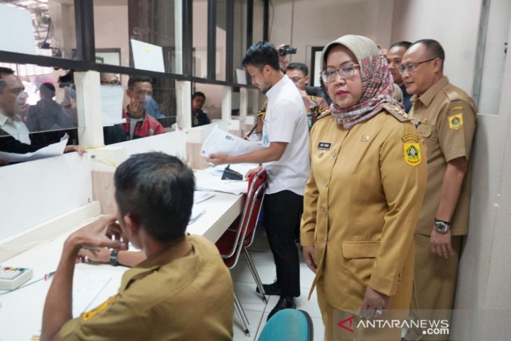 Ade Yasin: Jangan ada lagi antrean layanan KTP di Disdukcapil Bogor