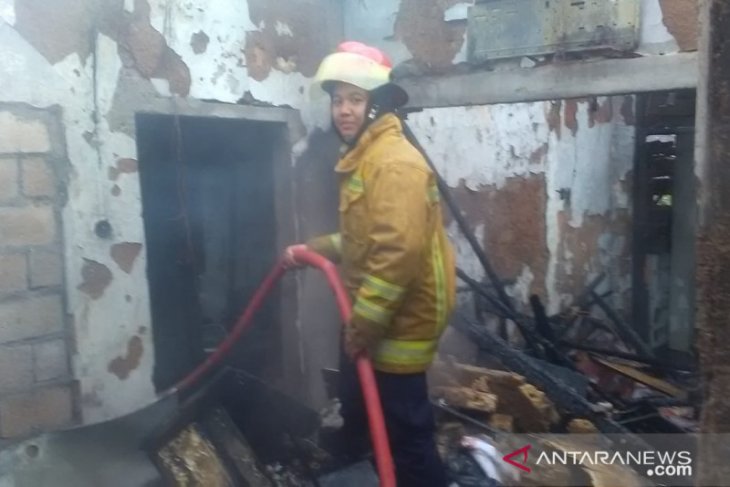 Kebakaran landa lima rumah di Caringin Bogor selama tiga jam