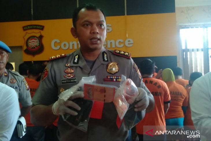 Diduga simpan narkoba, dua WNA Malaysia diamankan Polres Singkawang