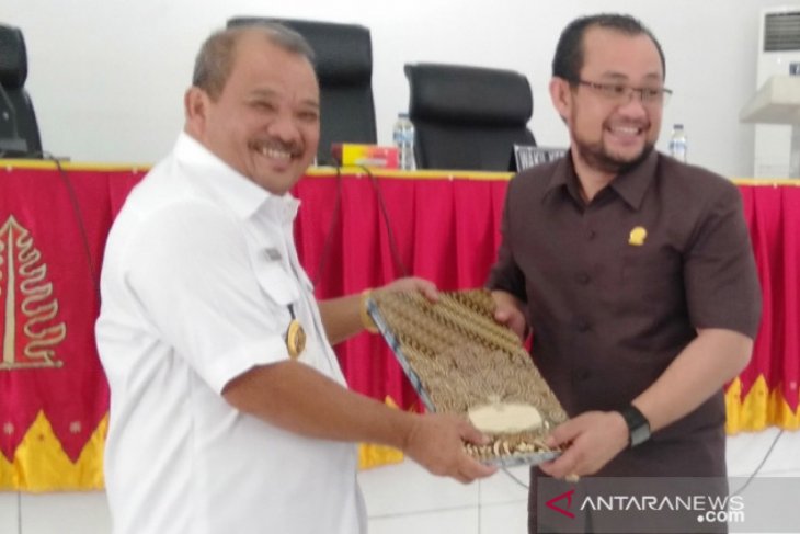 DPRD serahkan hasil reses kepada Pemkot Gunungsitoli
