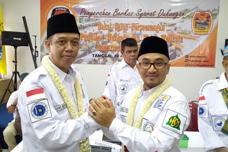 Anang-Firdaus serahkan syarat perseorangan ke KPU Banjarmasin