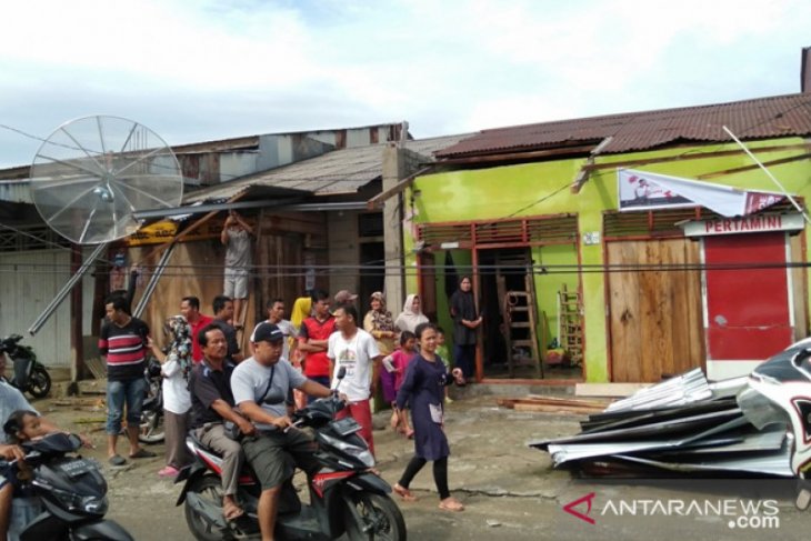 Puluhan rumah di Gunungsitoli rusak diterjang puting beliung