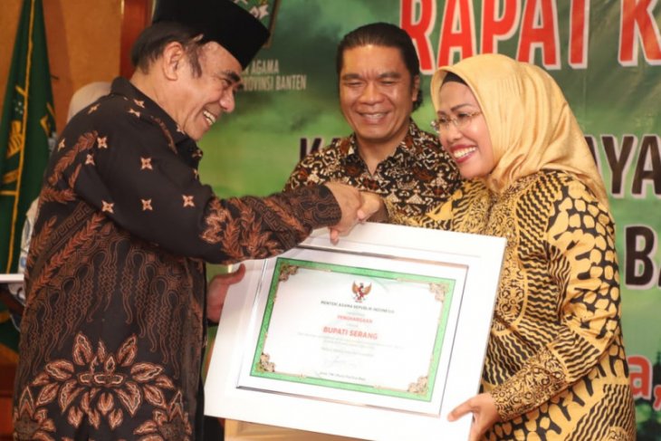 Bangun kehidupan beragama, Bupati Serang raih penghargaan Kemenag