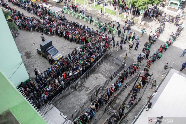 Penjualan tiket final piala Gubernur Jawa Timur