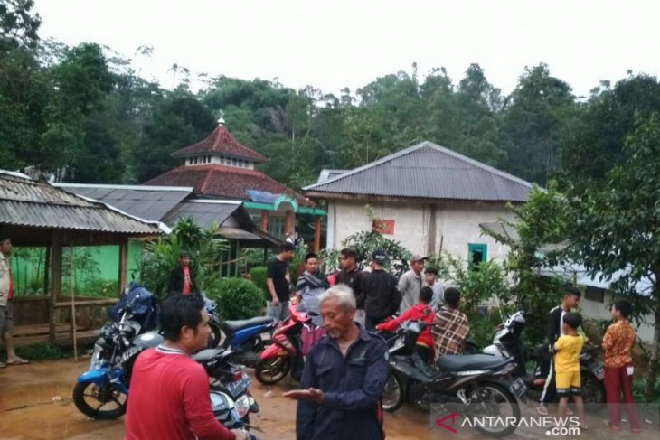 Tim gabungan lakukan pencarian balita terbawa arus di sungai