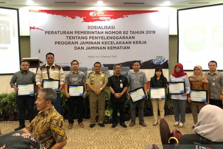 Adaro terima penghargaan dari BPJS Ketenagakerjaan