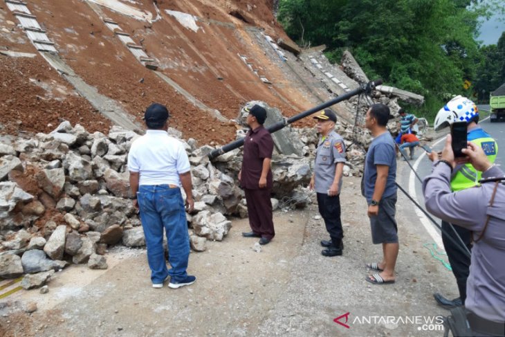 BPBD: Longsoran tanah di Limbangan terjadi saat gempa Tasikmalaya