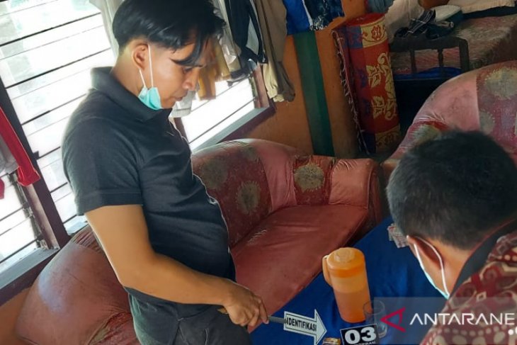 Lantaran kesal, nenek berusia 62 tahun menusuk suaminya hingga ususnya berburai