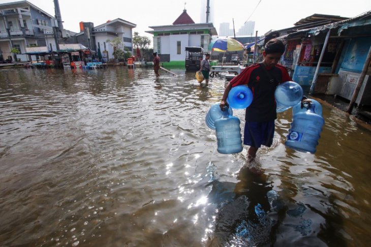 Banjir genangi sejumlah wilayah Jakarta akibat hujan deras